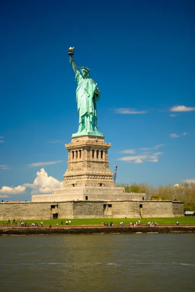 Baixo Ângulo Vista Uma Estátua Estátua Liberdade Nova York Estado — Fotografia de Stock