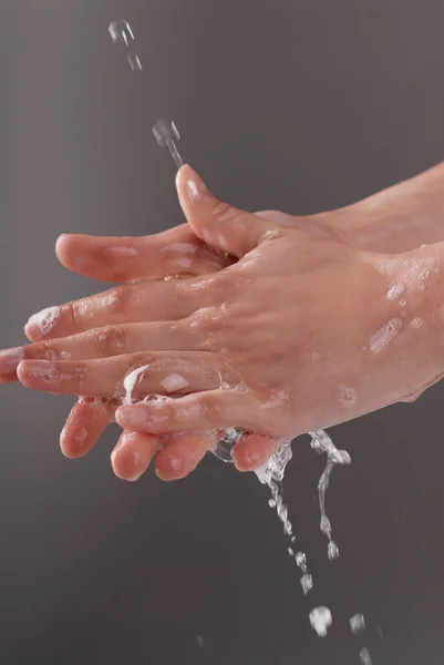 Mycie Rąk Bańką Mydlaną Białym Tle — Zdjęcie stockowe