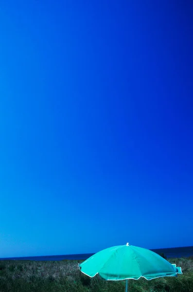 Hermosa Playa Con Cielo Azul —  Fotos de Stock