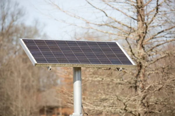 Źródło Energii Panelu Słonecznego Polanie Zewnątrz — Zdjęcie stockowe