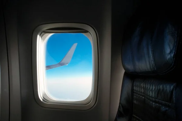 Blick Aus Dem Flugzeugfenster Von Oben — Stockfoto