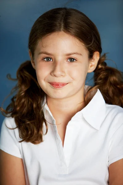 Portret Van Een Schattig Klein Meisje — Stockfoto