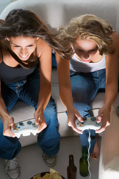 Pareja Joven Jugando Videojuegos Casa —  Fotos de Stock