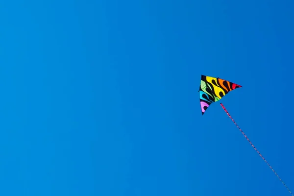 Tiefansicht Eines Den Himmel Fliegenden Drachens — Stockfoto