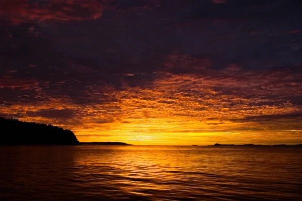 Schöner Sonnenuntergang Über Dem Meer — Stockfoto