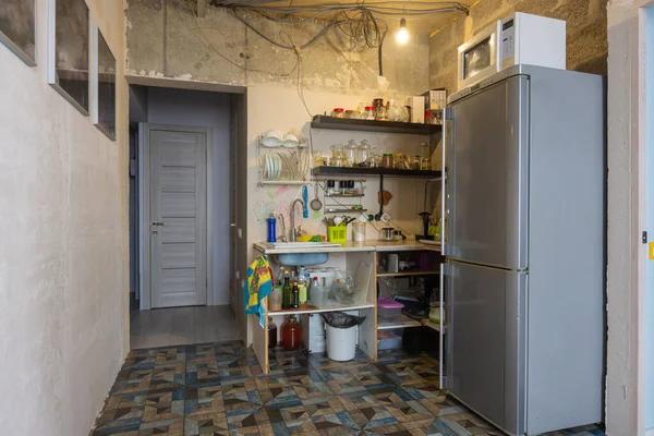 Interno Del Soggiorno Combinato Con Una Cucina Senza Ristrutturazione Con — Foto Stock