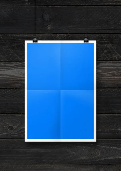Синій Складений Плакат Висить Чорній Дерев Яній Стіні Затискачами Порожній — стокове фото