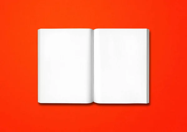 Kırmızı Zemin Üzerine Boş Beyaz Kağıt Kitap Üst Manzara Maket — Stok fotoğraf
