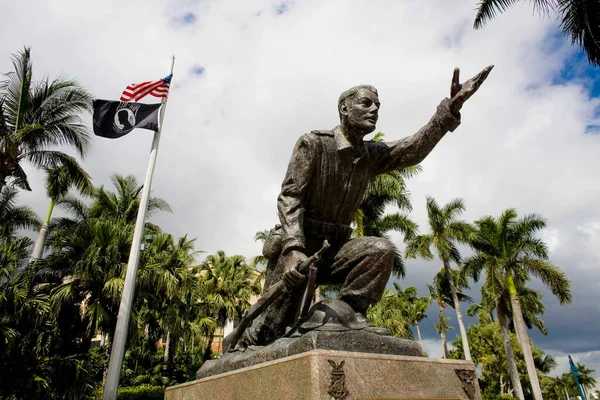 Estátua Cidade Pátria Fundo Monumento — Fotografia de Stock