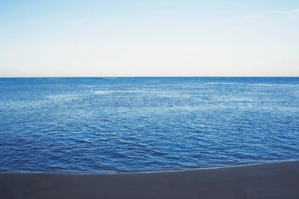 Hermosa Costa Del Mar Con Cielo Azul — Foto de Stock