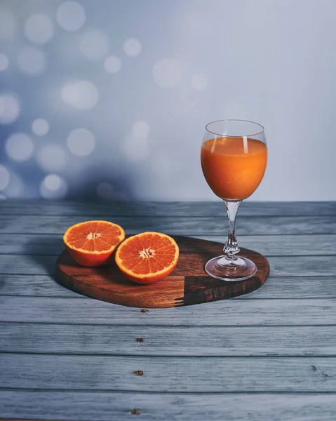 Glass Orange Juice Wooden Table Half Orange Wooden Floor Bright — Stock Photo, Image