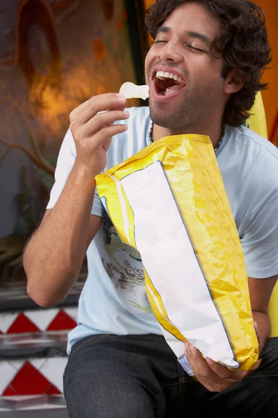 Man Eating Pizza Home — Stock Photo, Image