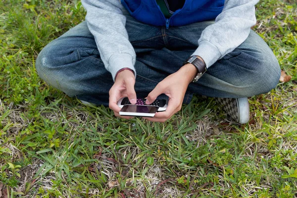 Молодой Человек Мобильным Телефоном — стоковое фото