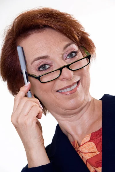 Retrato Una Hermosa Mujer Con Teléfono — Foto de Stock