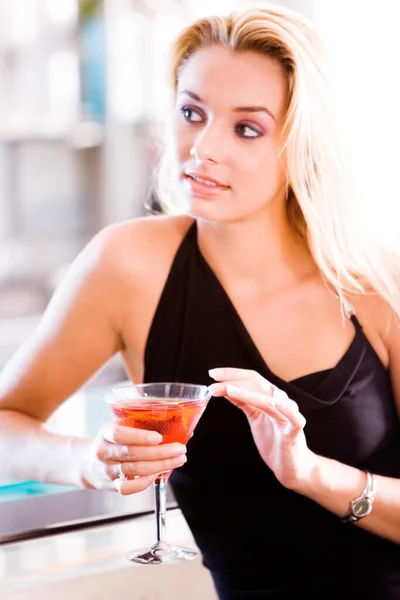 Close Young Woman Holding Glass Martini — Stock Photo, Image