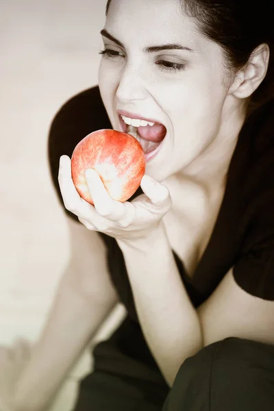 Young Woman Apple — Stock Photo, Image