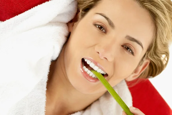 Portrait Une Jeune Femme Mangeant Une Asperge — Photo