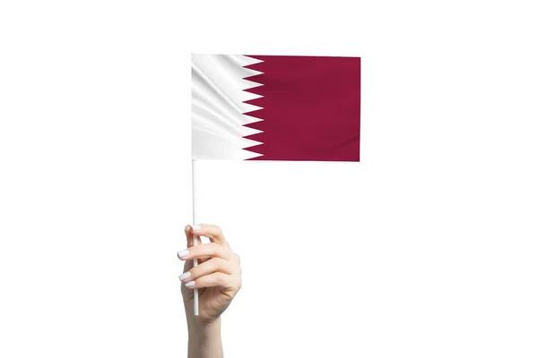 Hermosa Mano Femenina Sosteniendo Bandera Qatar Aislada Sobre Fondo Blanco — Foto de Stock