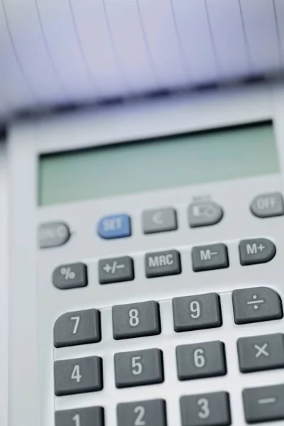 Taschenrechner Mit Stift Auf Weißem Hintergrund — Stockfoto