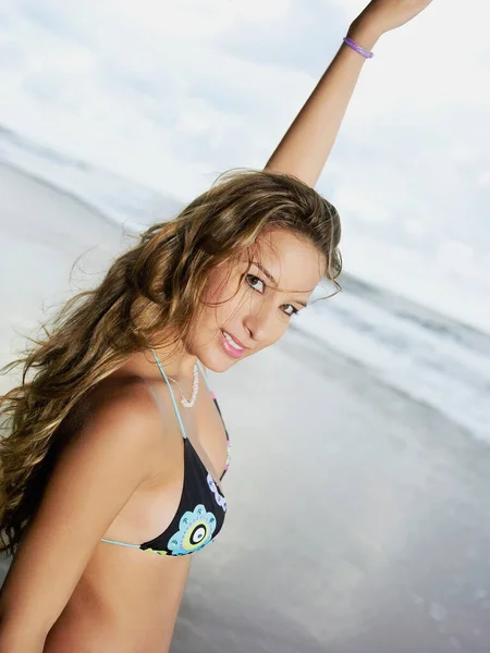 Retrato Una Joven Con Una Tabla Surf — Foto de Stock