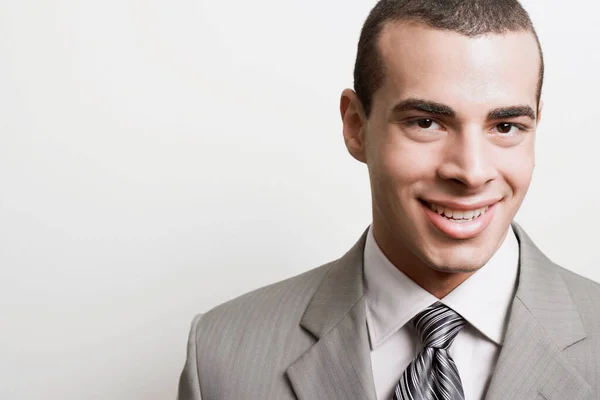 Retrato Joven Guapo Traje Sobre Fondo Blanco — Foto de Stock