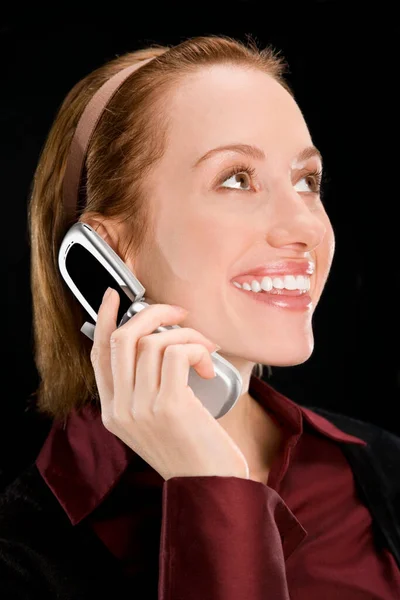 Retrato Uma Bela Jovem Com Fones Ouvido Fundo Preto — Fotografia de Stock