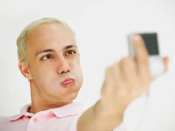 Retrato Hombre Con Teléfono Móvil —  Fotos de Stock