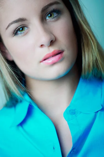 Portrait Beautiful Young Woman Blue Eyes — Stock Photo, Image