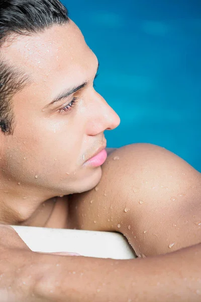 Jovem Com Cabelo Molhado Piscina — Fotografia de Stock