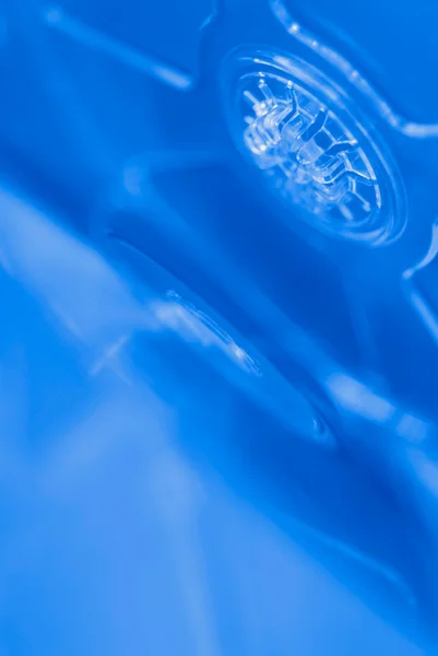 Bouteilles Eau Plastique Sur Fond Bleu — Photo