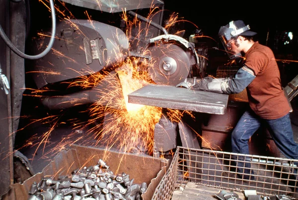 Side Profile Foundry Worker Working Metal Saw Factory Wisconsin Usa — Stock Photo, Image