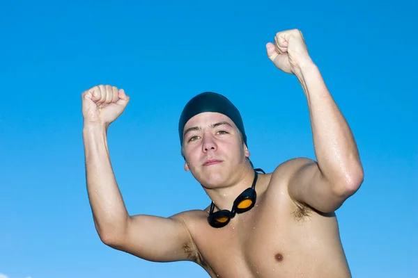 Jovem Homem Capuz Azul Uma Camiseta Branca Contexto Dia Verão — Fotografia de Stock