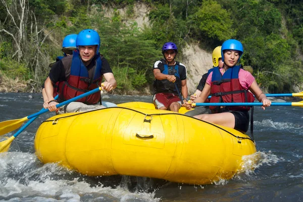 Grupo Niños Haciendo Kayak Río — Foto de Stock