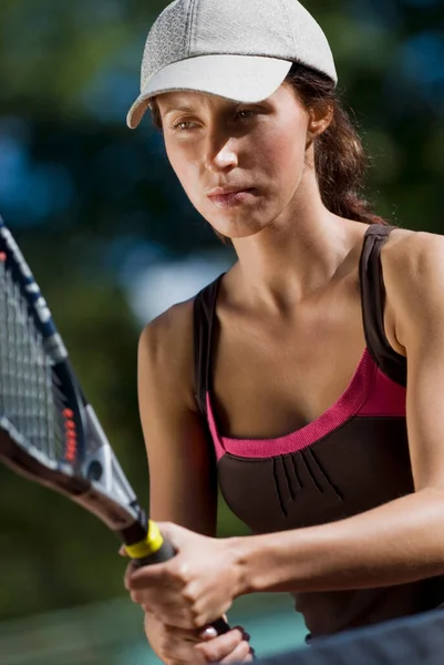 Молода Жінка Тенісистка Корті — стокове фото