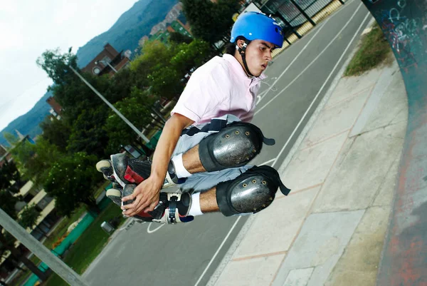 Jovem Com Skate Rua — Fotografia de Stock