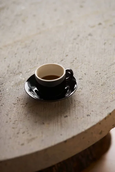 Tasse Kaffee Auf Holztisch — Stockfoto
