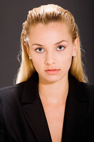 Portret Pięknej Młodej Kobiety Blond Włosami — Zdjęcie stockowe