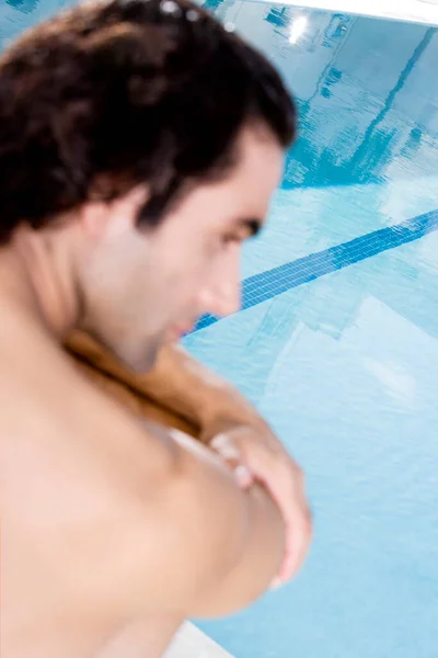 Rear View Mid Adult Man Sitting Poolside — Stock Photo, Image