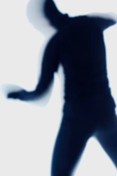 Silhouette Eines Jungen Mannes Schwarzem Anzug Und Weißem Hemd Auf — Stockfoto