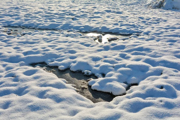 Nieve Agua Congelada Campo Frío Día Invierno —  Fotos de Stock