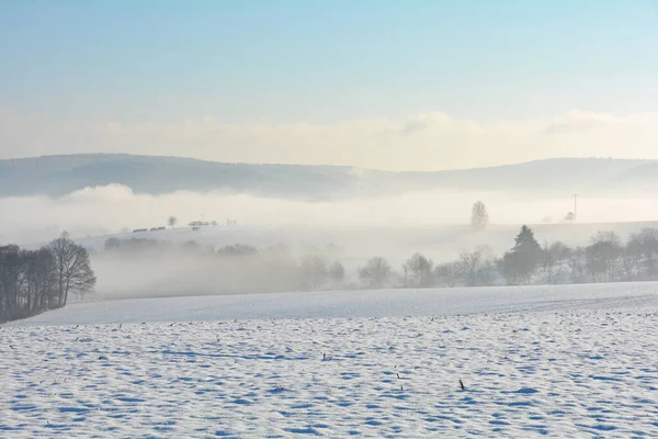 Vadide Tarlaları Sisli Kar Manzarası Spessart Bavyera Almanya Mavi Gökyüzü — Stok fotoğraf