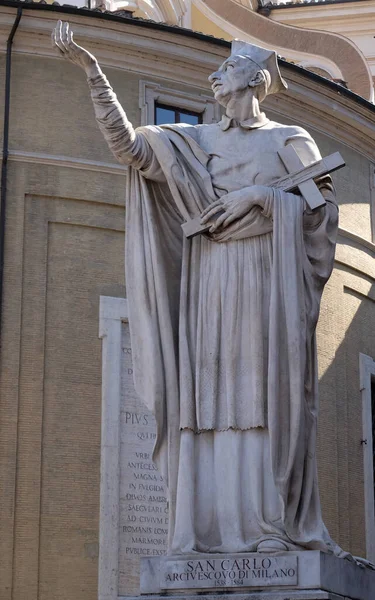 シャルル ボロメオ像By Attilio Selva Basilica Dei Santiアンブロージョ カルロ コルソ ローマ — ストック写真