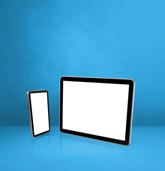 전화와 오피스 책상의 디지털 태블릿 — 스톡 사진