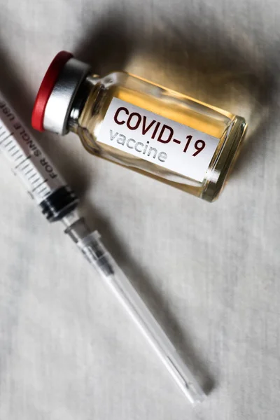 Concetto Siringa Medica Con Vaccino Pillole Sul Tavolo Legno — Foto Stock