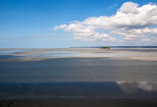 Lågt Tidvatten Bukten Framför Mont Saint Michel Normandie Frankrike — Stockfoto