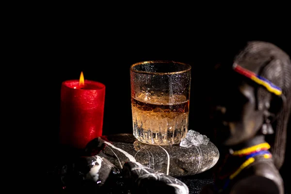 Due Bicchieri Vino Rosso Bicchiere Acqua Fondo Nero — Foto Stock