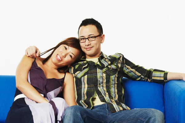 Young Couple Sitting Sofa Smiling — Stock Photo, Image