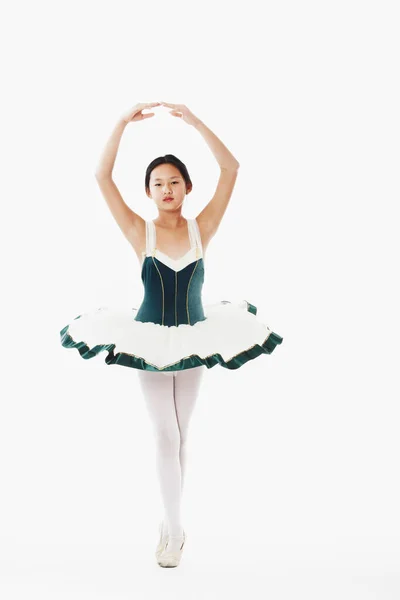 Portret Van Een Tienermeisje Dat Ballet Speelt — Stockfoto