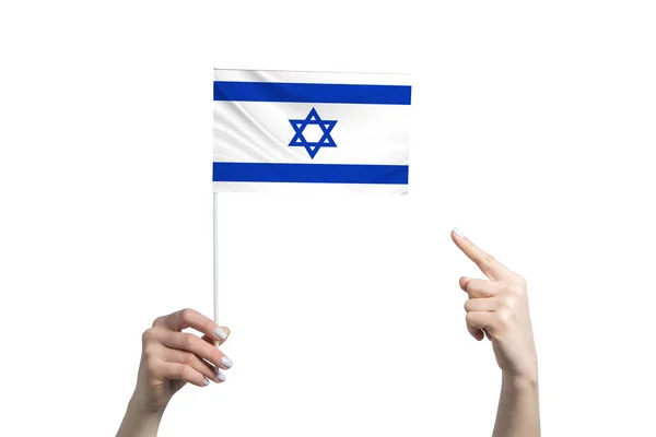 아름다운 여자의 손에는 바탕에 떨어져 손가락을 이스라엘 국기가 — 스톡 사진