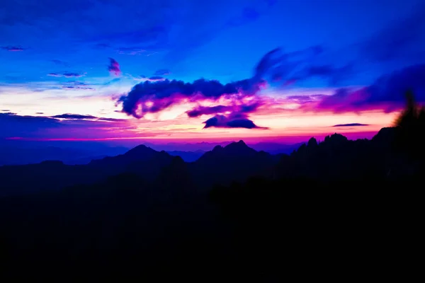 Bellissimo Tramonto Sulla Montagna — Foto Stock